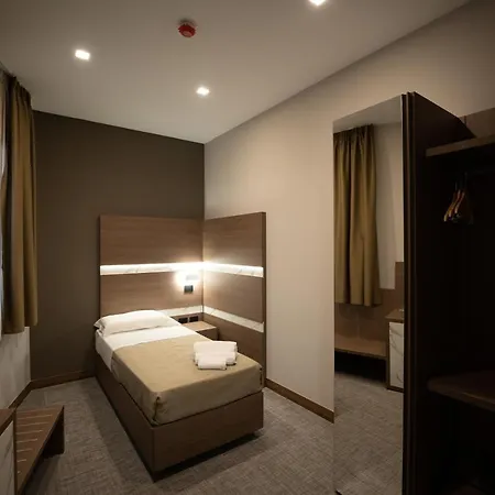 Building فندق Teverola