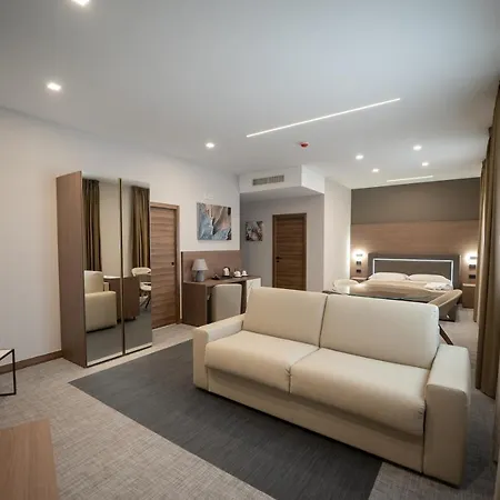 Hotel Building 4*