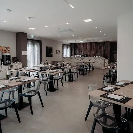 Hotel Building 4*