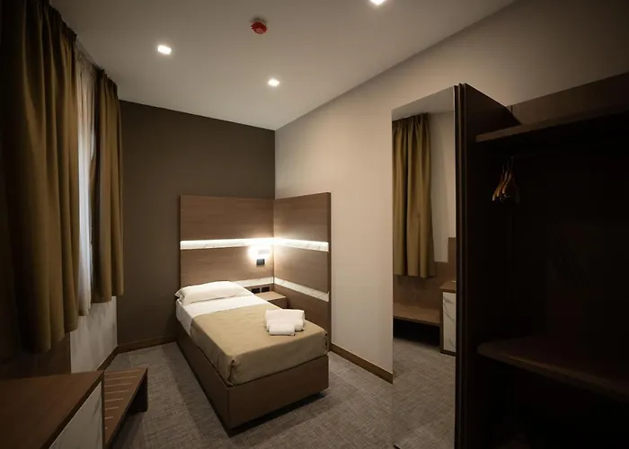 Building فندق Teverola