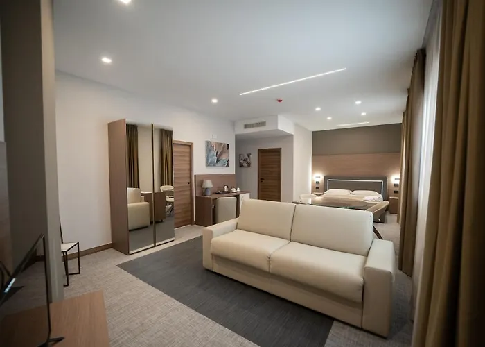 Hotel Building 4*